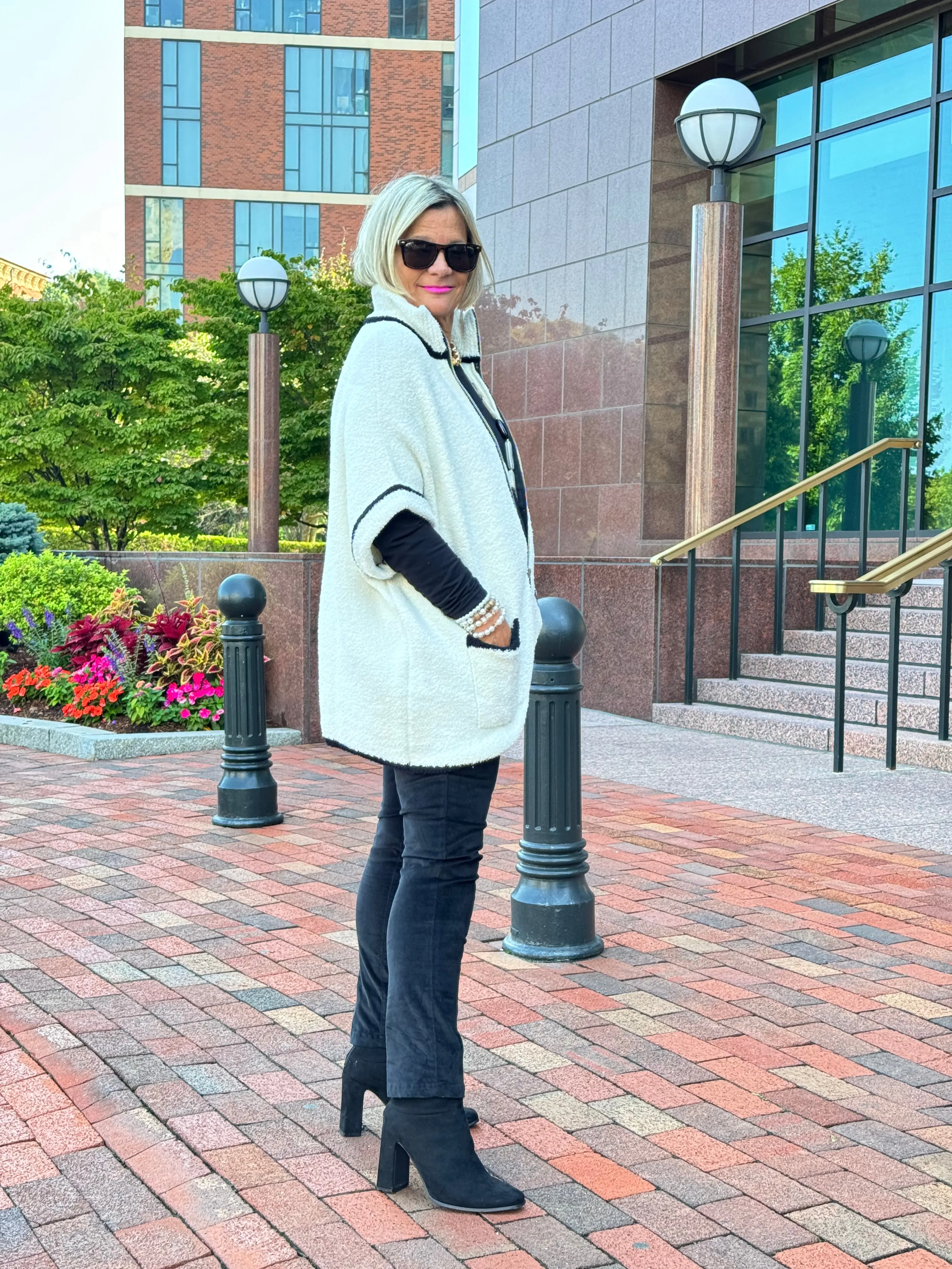 AUTUMN Black And White ZIPPER JACKET