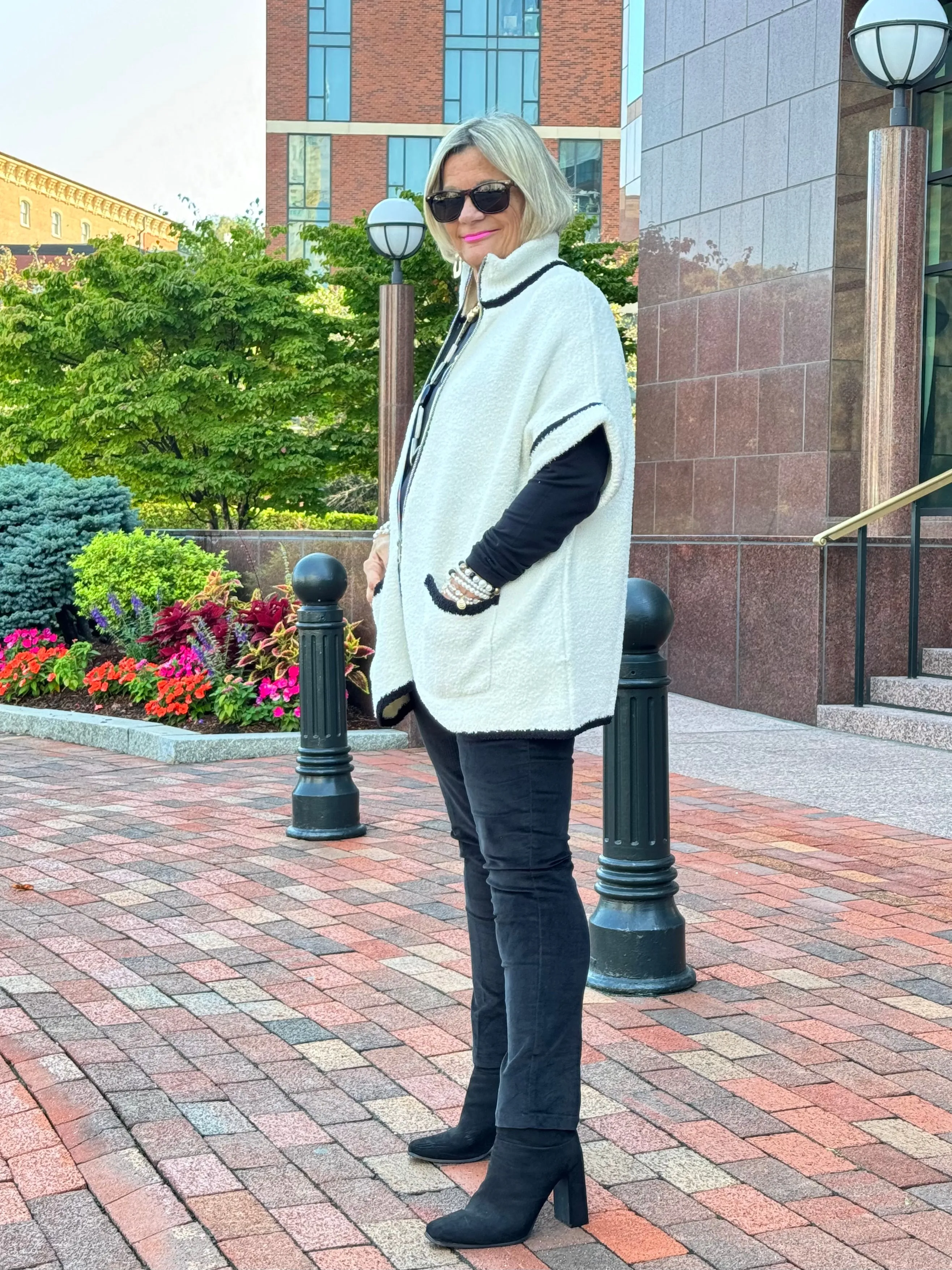 AUTUMN Black And White ZIPPER JACKET