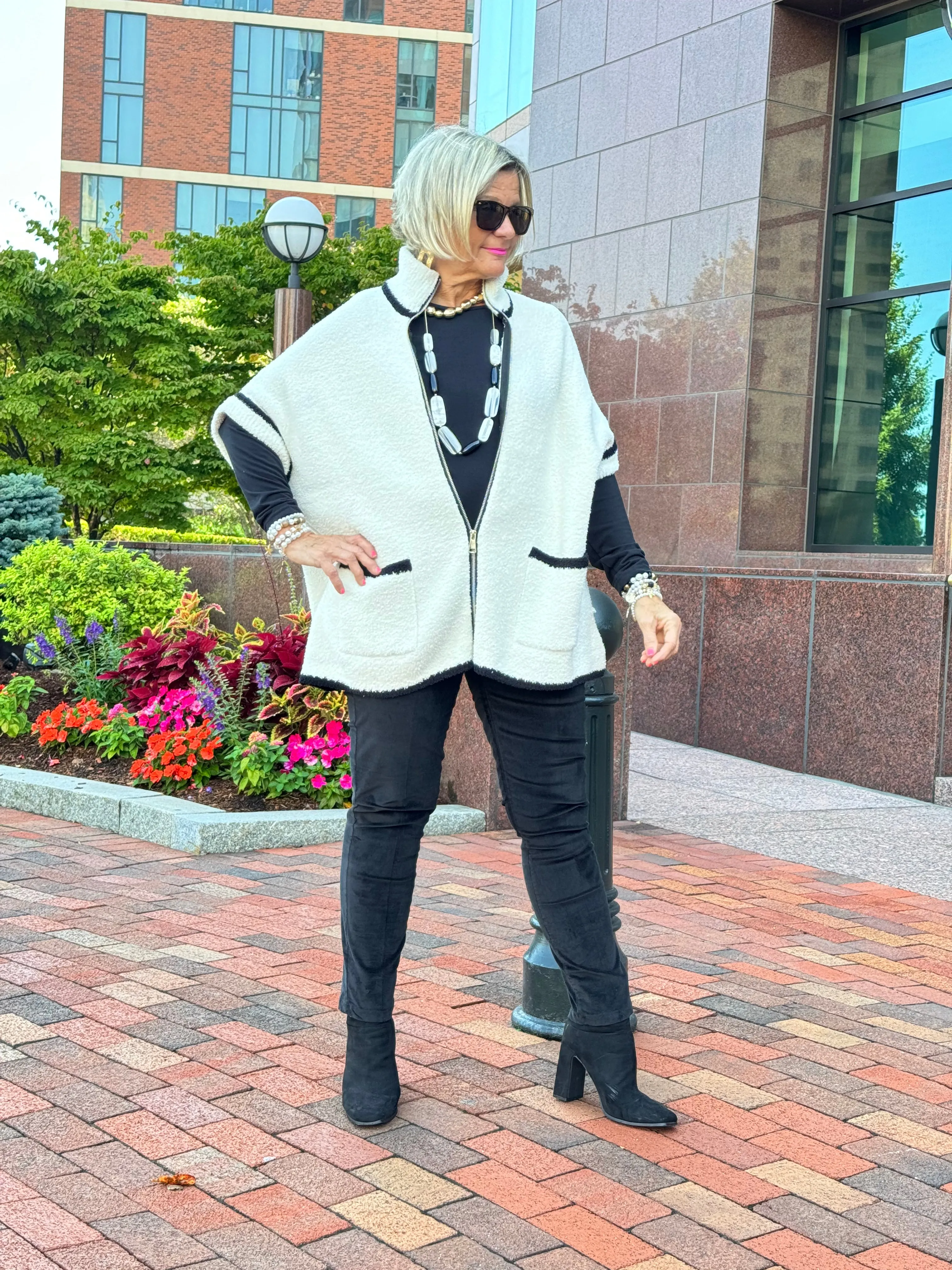 AUTUMN Black And White ZIPPER JACKET