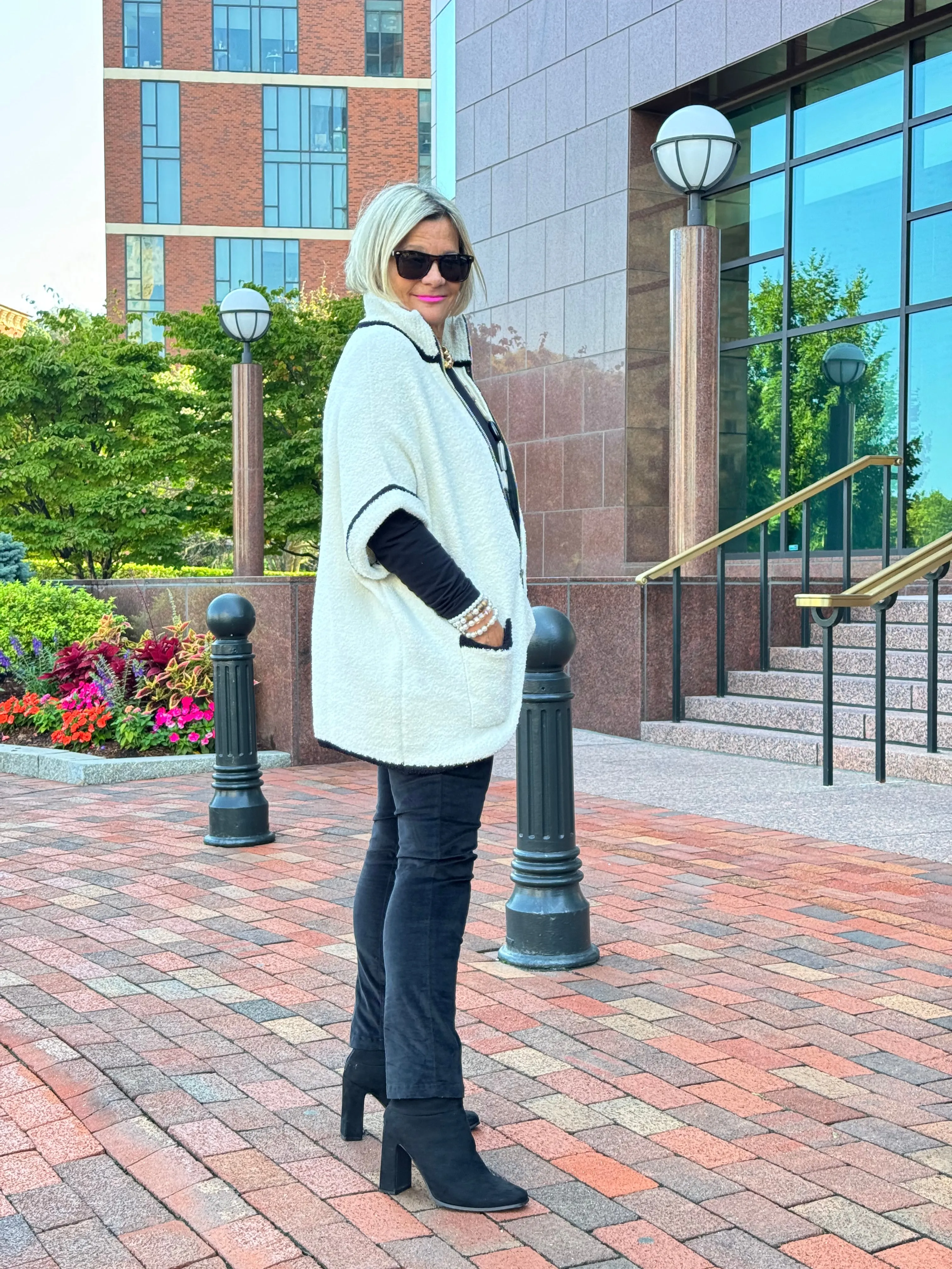 AUTUMN Black And White ZIPPER JACKET