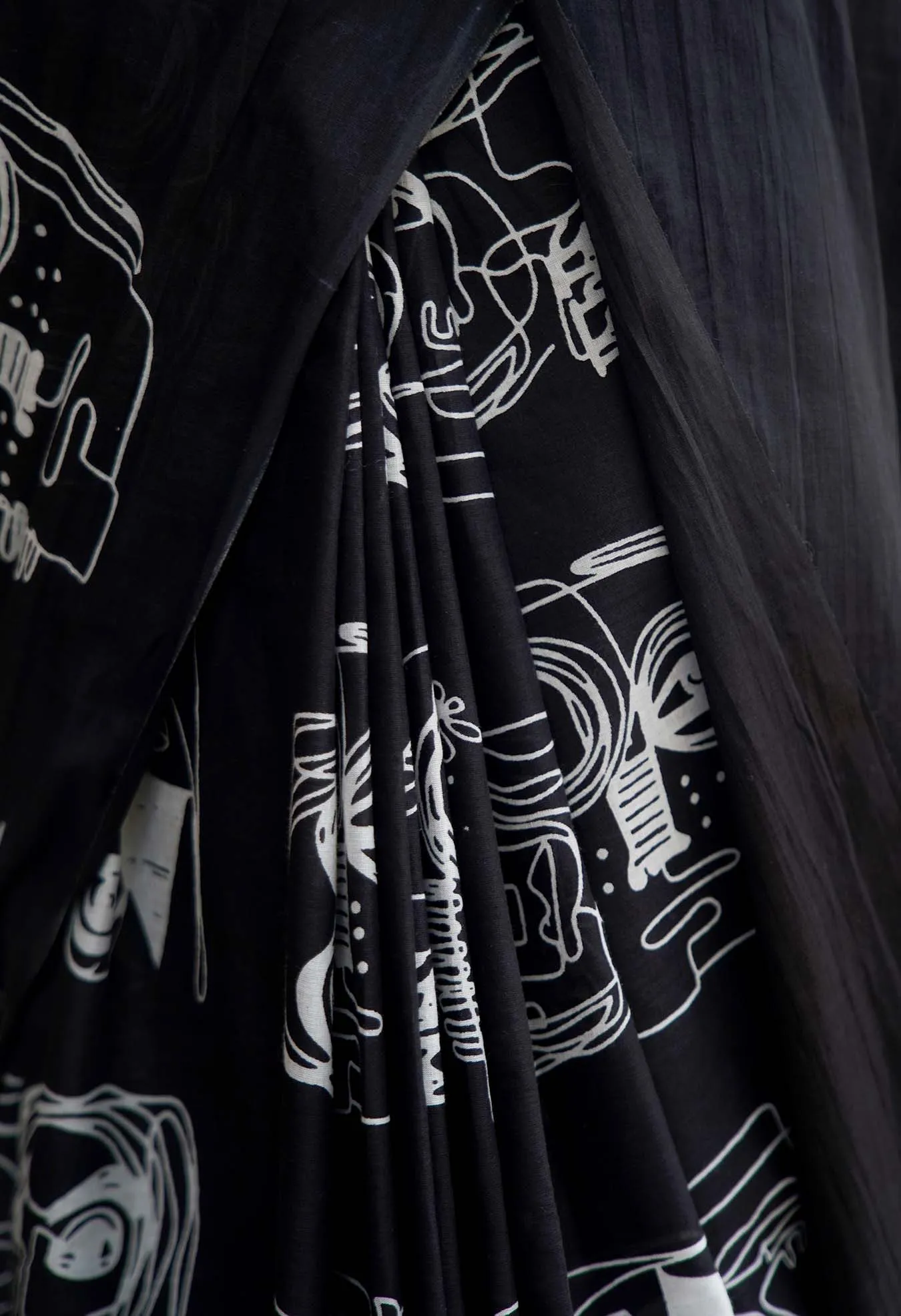 Black Handblock Tribal Art Jaipuri  pure Cotton Mul Mul Wrap in 1 minute saree