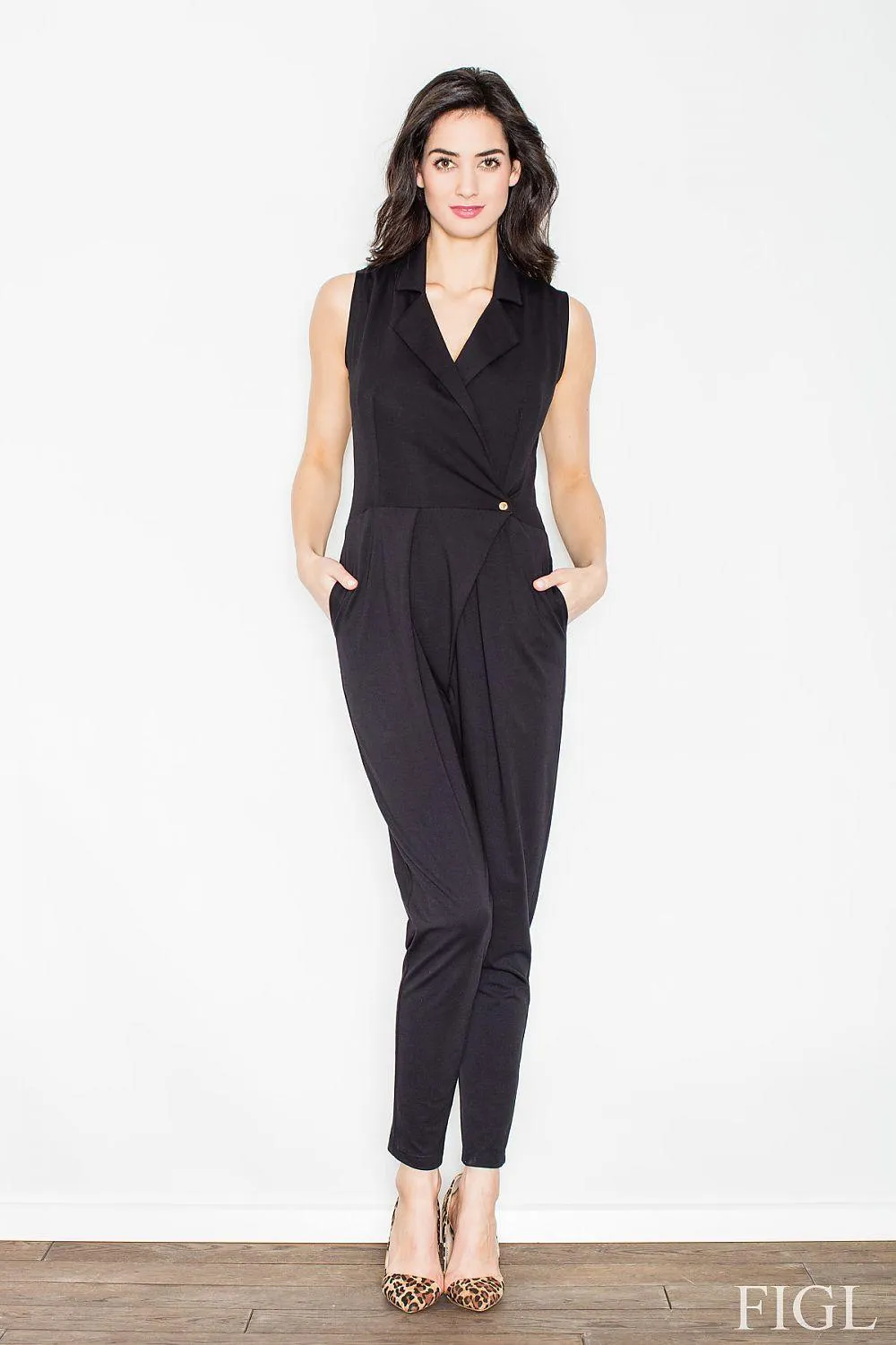 Chic Elegance: Tailored Viscose Jumpsuit with Practical Side Pockets