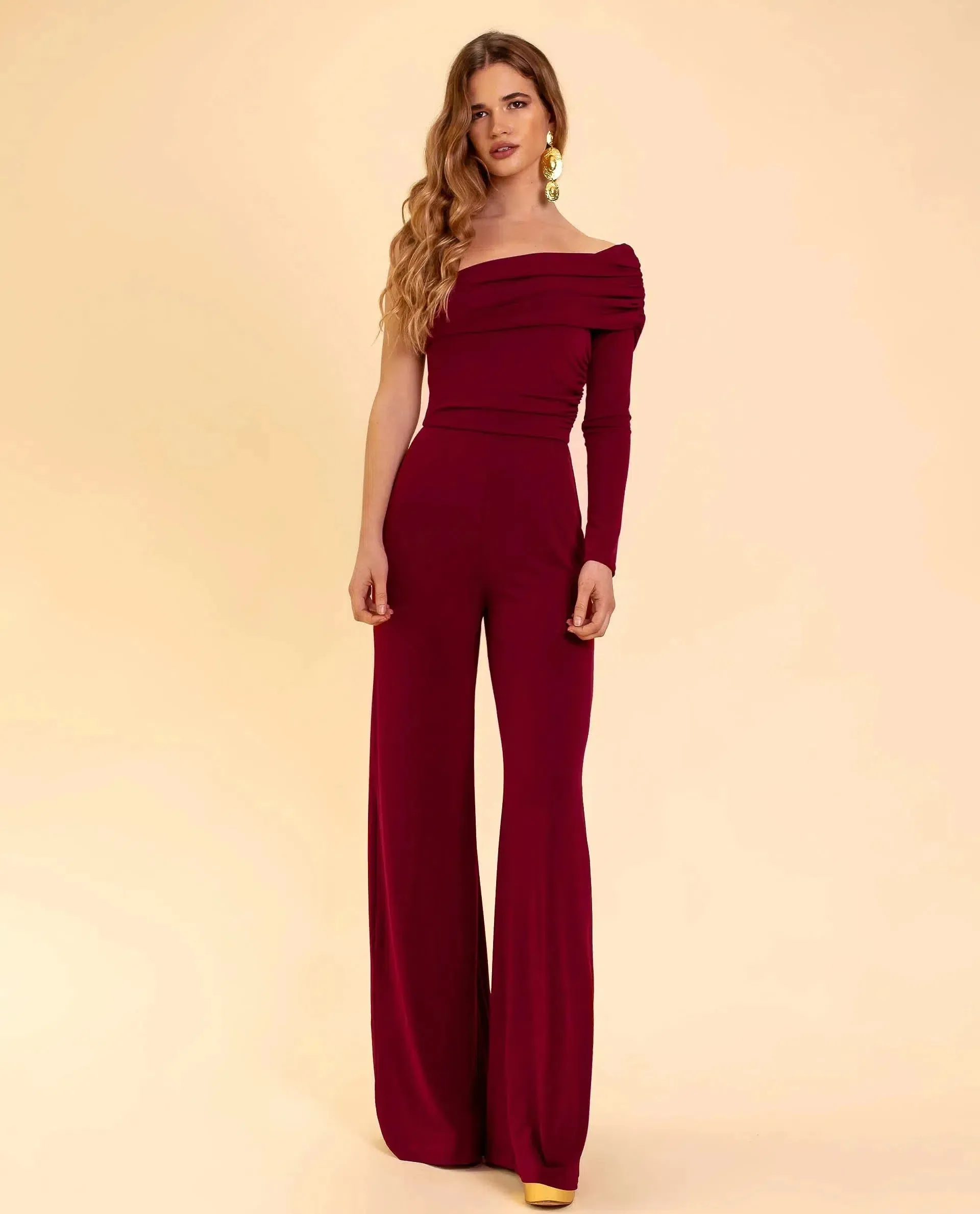 Diona – One-shoulder design – Burgundy jumpsuit