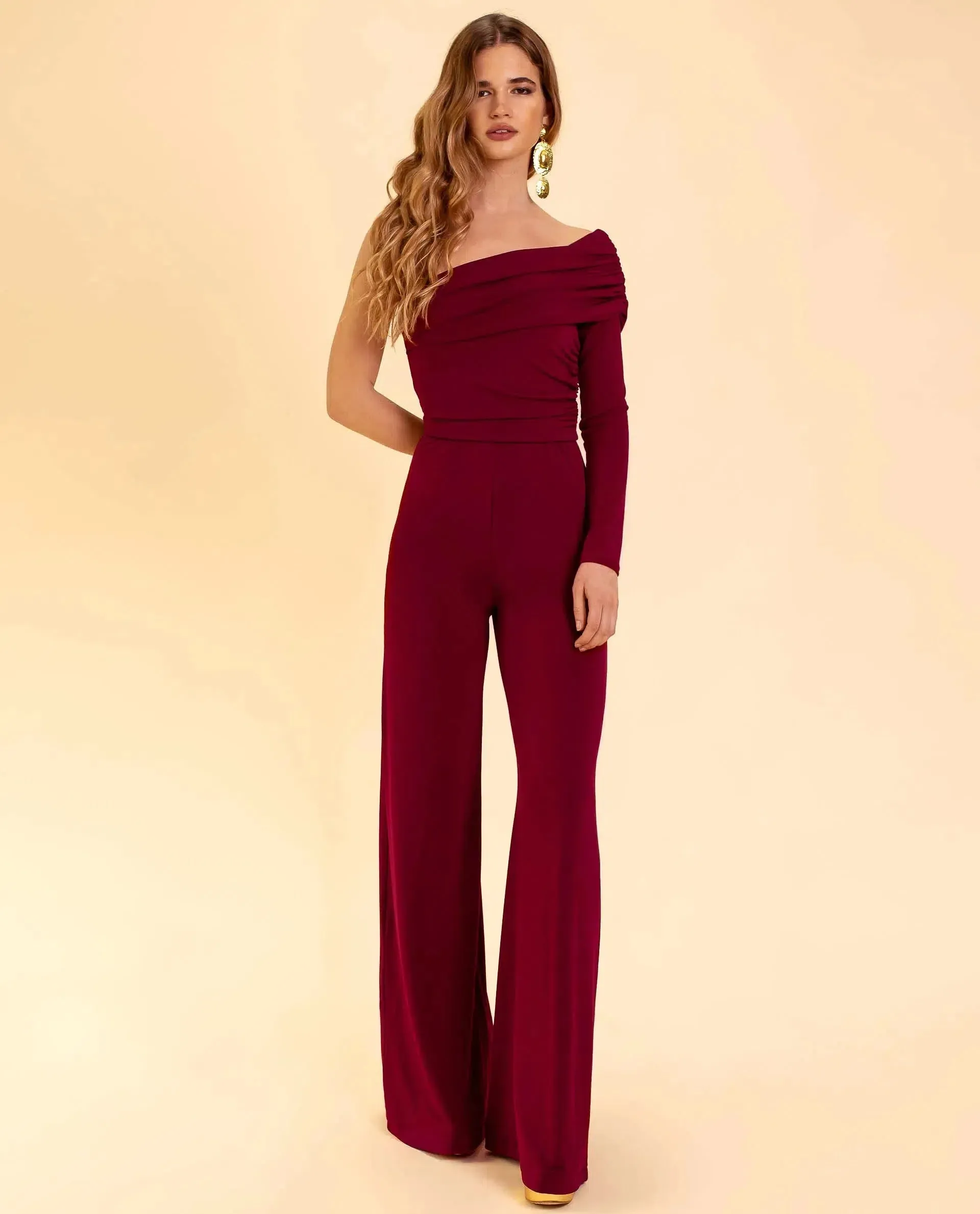 Diona – One-shoulder design – Burgundy jumpsuit